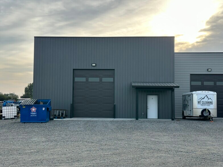 6821 Cowgirl Way, Billings, MT à vendre - Photo du bâtiment - Image 2 de 20