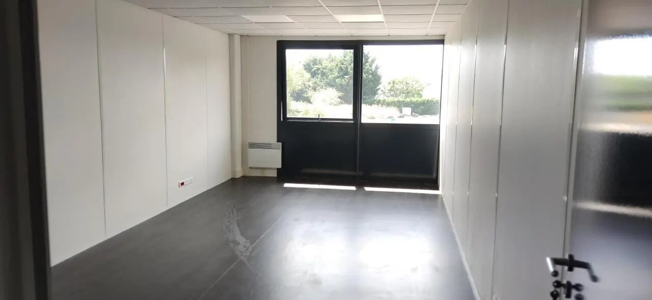 Flex in Herblay-sur-Seine for lease Interior Photo- Image 1 of 15