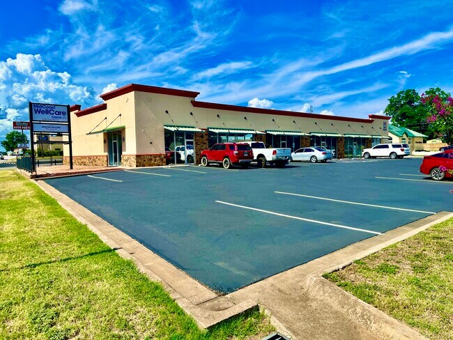 More details for 102 W Dallas St, Llano, TX - Retail for Sale