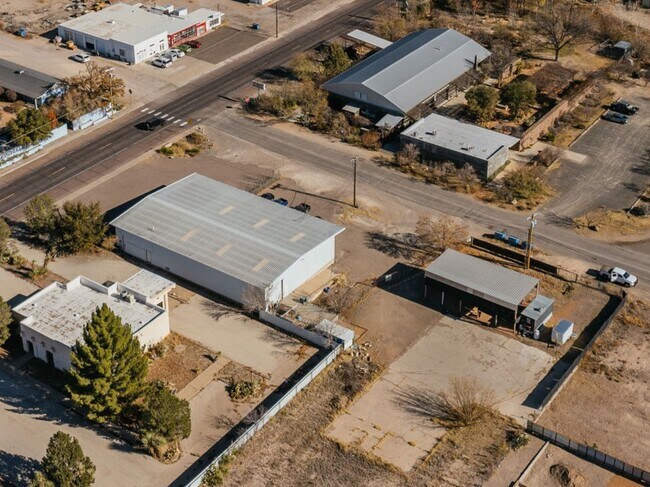 Plus de détails pour 601 W San Antonio St, Marfa, TX - Flex à vendre