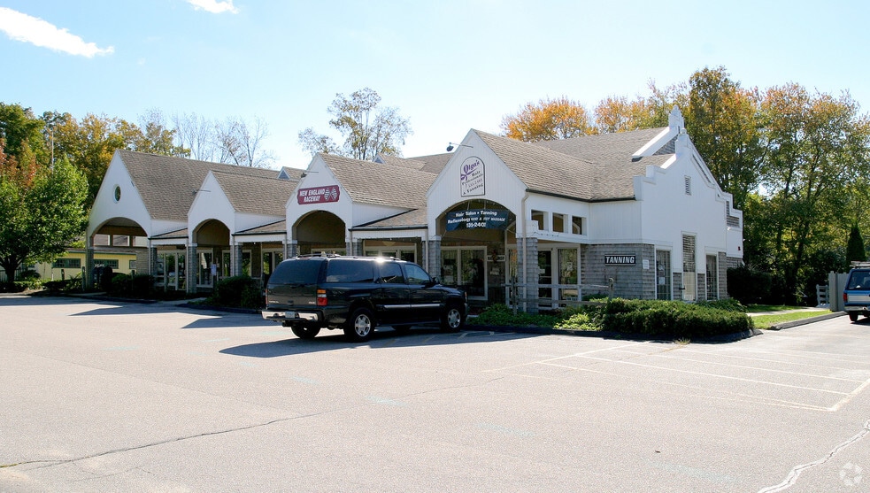 391 Norwich Westerly Rd, North Stonington, CT for lease - Building Photo - Image 2 of 5