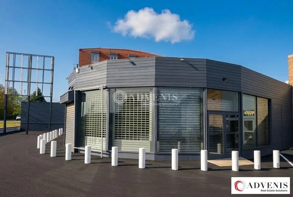 Retail in Roncq for lease Building Photo- Image 1 of 7