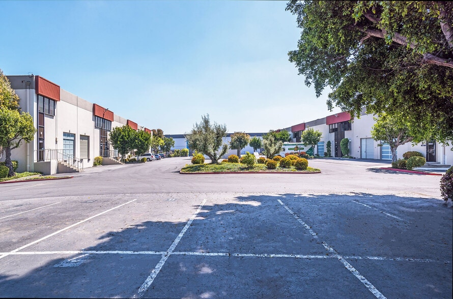 8651-8671 Hayden Pl, Culver City, CA for lease - Primary Photo - Image 1 of 4
