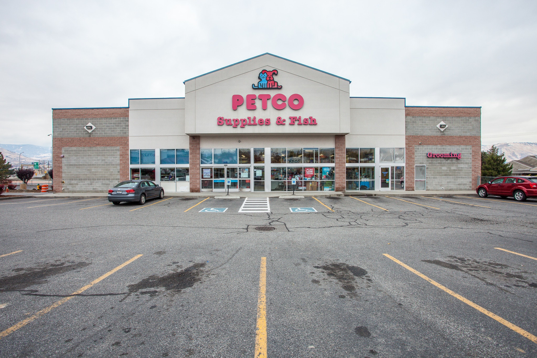 516 Valley Mall Pky, East Wenatchee, WA for lease Primary Photo- Image 1 of 2