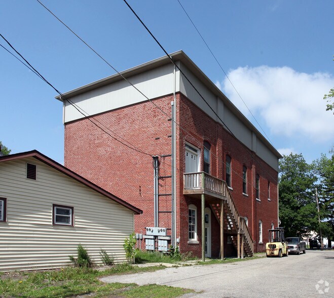 405 N Church St, Lizton, IN à vendre - Photo du bâtiment - Image 2 de 2