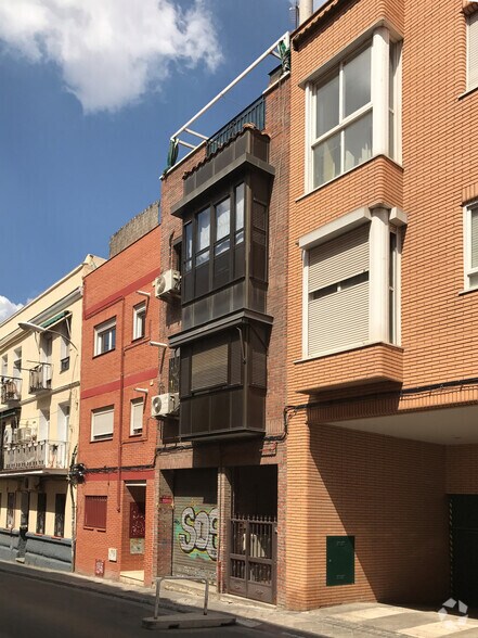Calle de Sanz Raso, 49, Madrid, Madrid à louer - Photo du bâtiment - Image 2 de 2