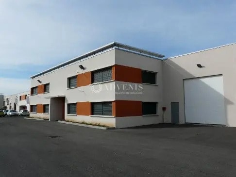 Office in Meyzieu for lease - Building Photo - Image 1 of 12