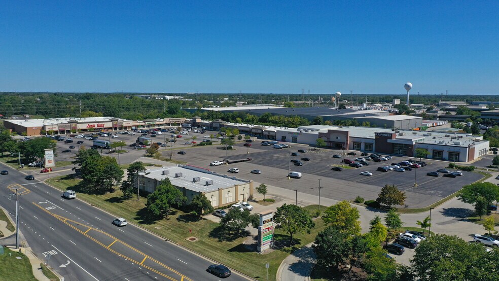 310-374 Townline Rd, Mundelein, IL à louer - Photo du bâtiment - Image 2 de 10