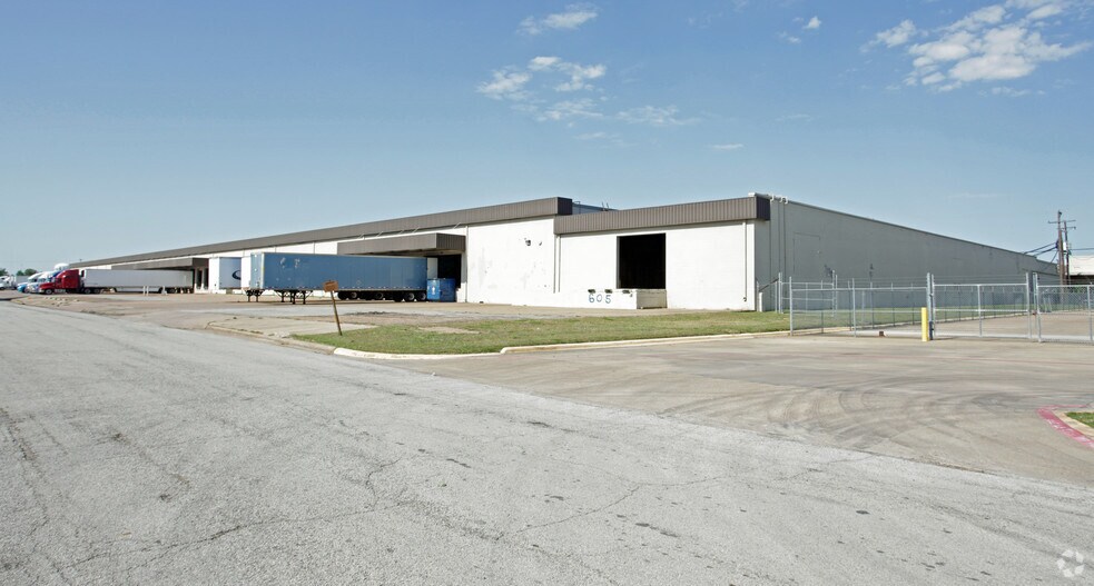 605 110th St, Arlington, TX à louer - Photo du bâtiment - Image 1 de 4