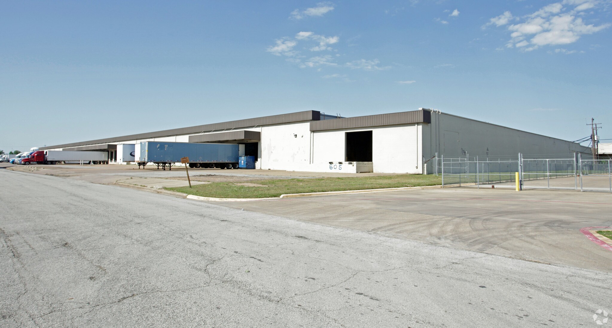 605 110th St, Arlington, TX à louer Photo du bâtiment- Image 1 de 5