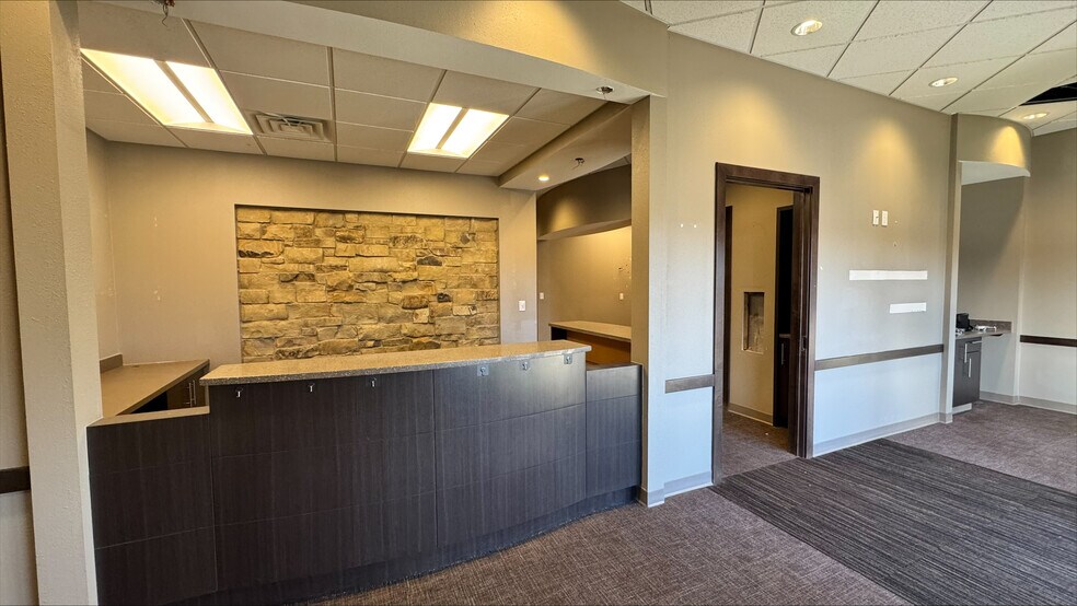 4811 NW 1st St, Lincoln, NE à louer - Photo du bâtiment - Image 2 de 13
