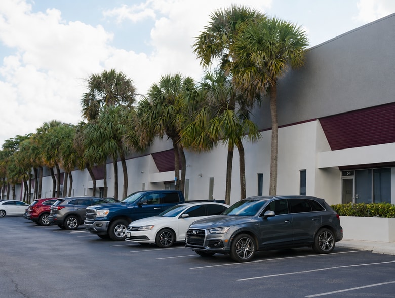 4100 N Powerline Rd, Pompano Beach, FL for lease - Building Photo - Image 1 of 1