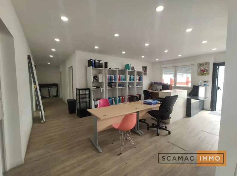 Bureau dans Boissy-Saint-Léger à louer - Photo du bâtiment - Image 2 de 6