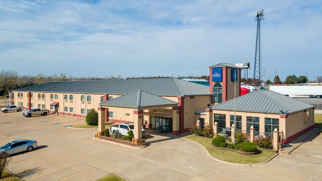Plus de détails pour 4625 NE 120th St, Oklahoma City, OK - Services hôteliers à vendre