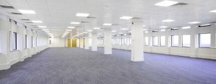 Cawsey Way, Woking à louer Photo intérieure- Image 1 de 1