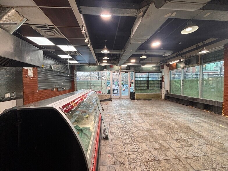 541 Myrtle Ave, Brooklyn, NY à louer - Photo du bâtiment - Image 3 de 16