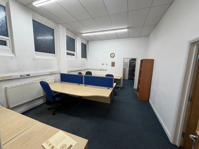 Units 1-3, 15 Pecks Hill, Mansfield à louer - Photo du bâtiment - Image 3 de 11