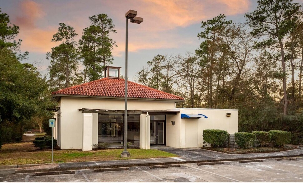 4640 Woodlands Pky, The Woodlands, TX à louer - Photo du bâtiment - Image 1 de 10