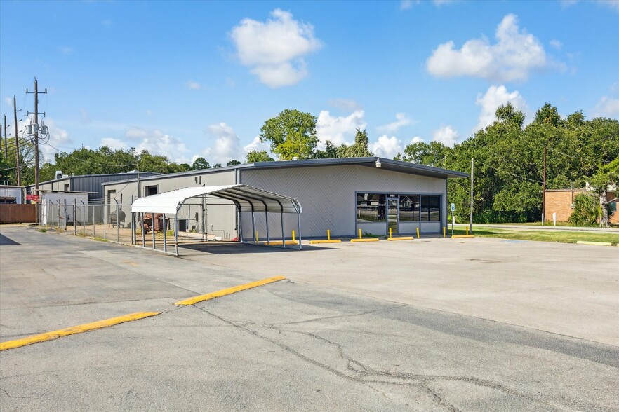 5903 Highway Blvd, Katy, TX à louer - Photo du bâtiment - Image 3 de 6