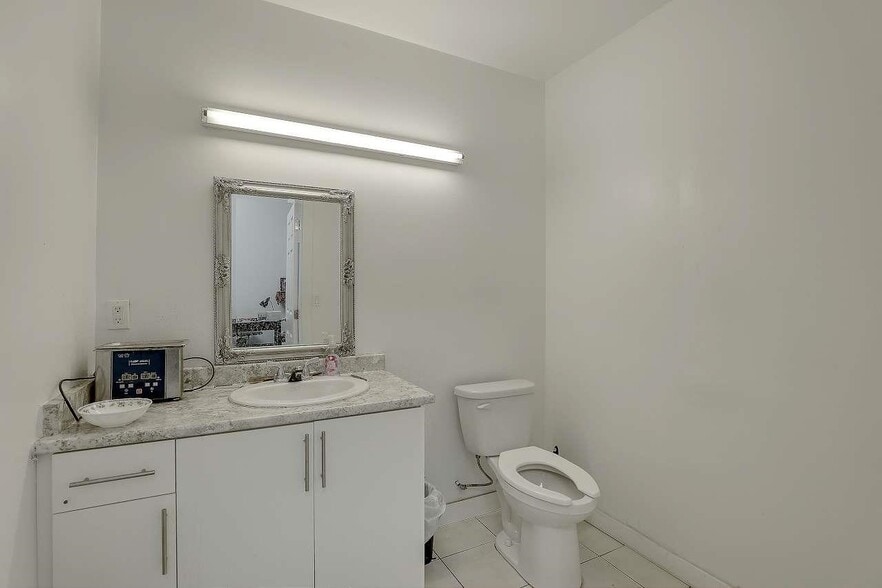 8028 128th St, Surrey, BC for sale - Building Photo - Image 2 of 8