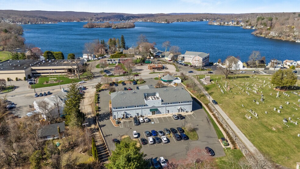 42 E High St, East Hampton, CT à louer - Photo du bâtiment - Image 3 de 22