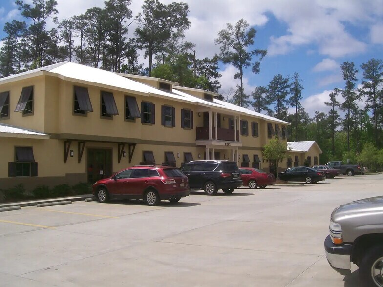 1261 W Causeway Approach, Mandeville, LA for lease - Building Photo - Image 2 of 4