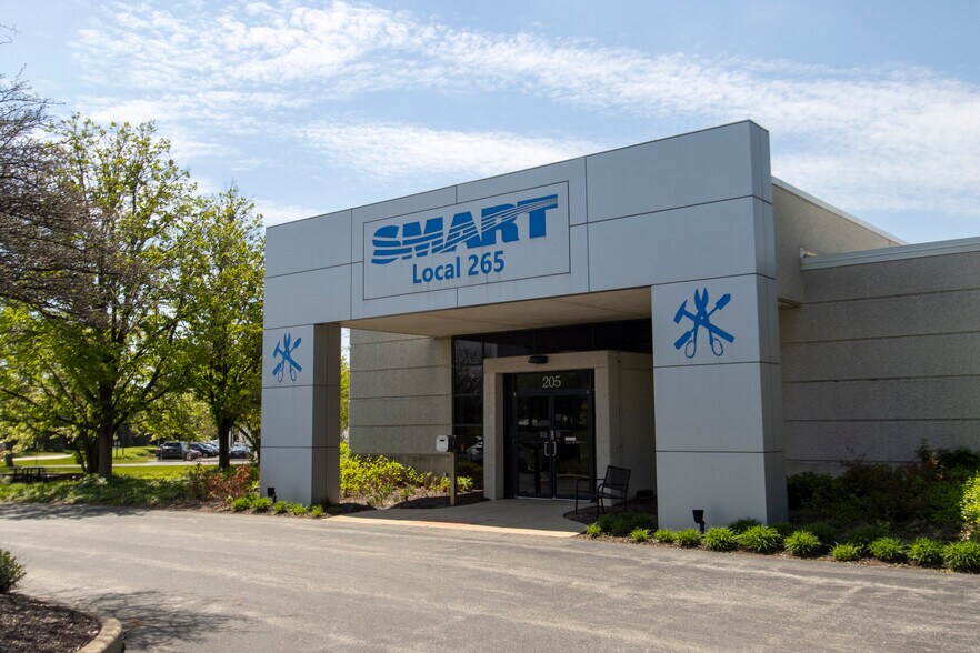 205 Alexandra Way, Carol Stream, IL à vendre - Photo du bâtiment - Image 3 de 12