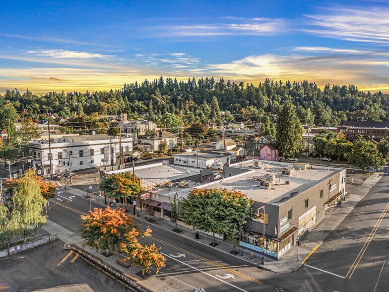 502 7th St, Oregon City, OR à vendre - Photo du bâtiment - Image 3 de 19