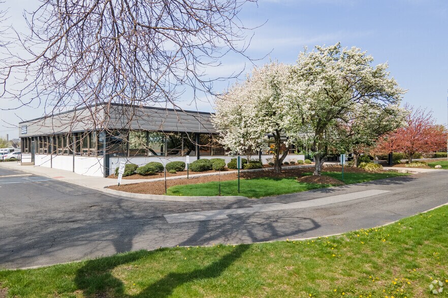 22-08 State Route 208, Fair Lawn, NJ à louer - Photo du bâtiment - Image 2 de 15