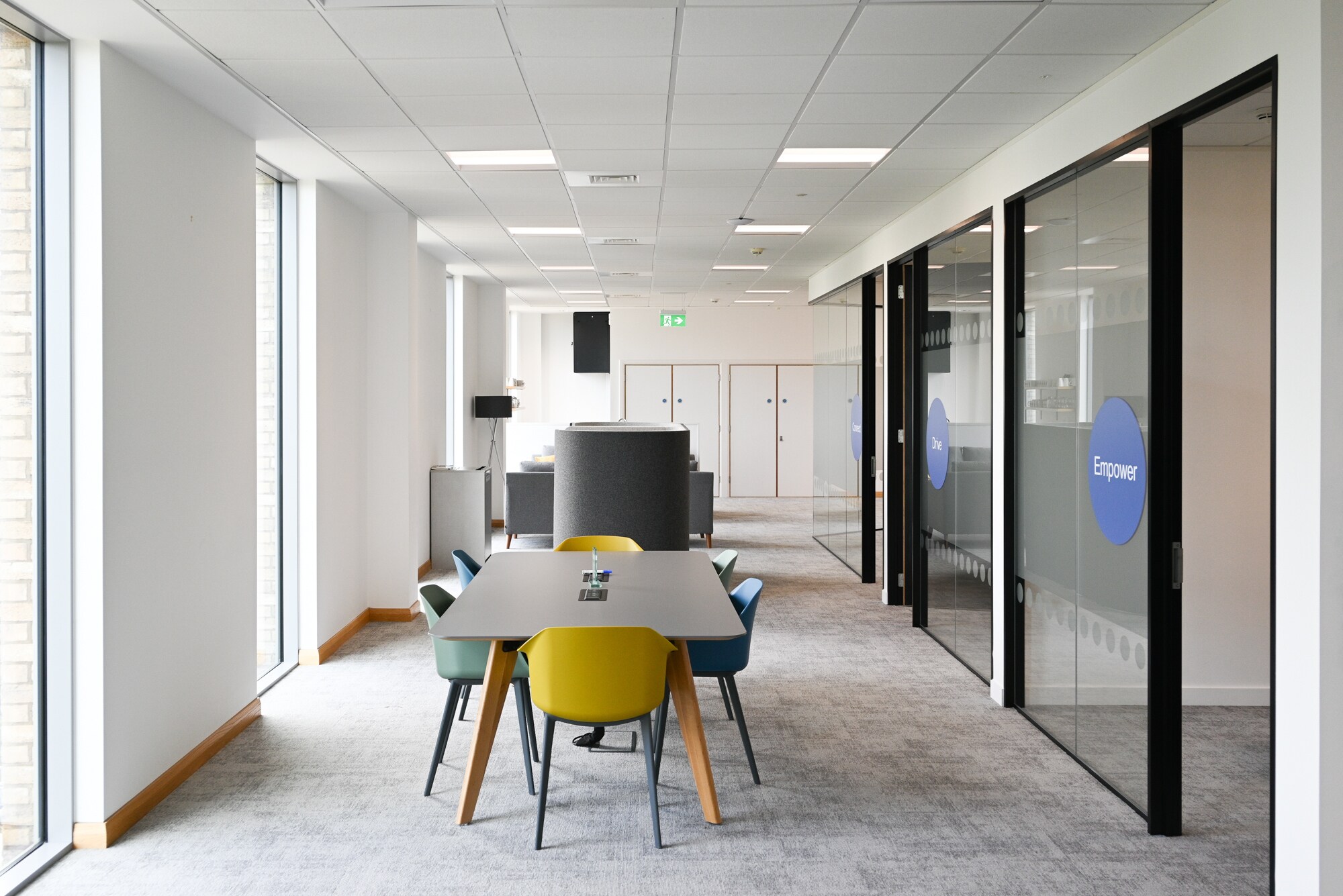 Avebury Blvd, Milton Keynes à louer Photo du bâtiment- Image 1 de 11