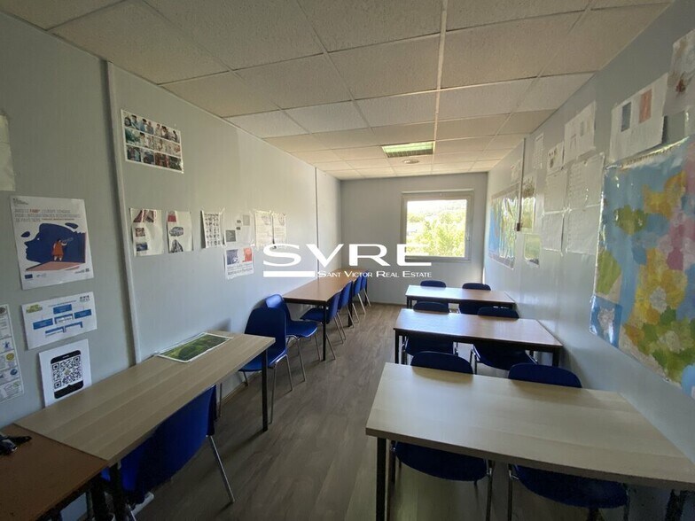Office in Aubagne for lease - Interior Photo - Image 2 of 2