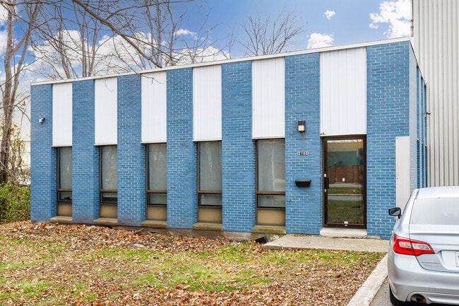 Plus de détails pour 2700 Rue Sabourin, Montréal, QC - Industriel à vendre