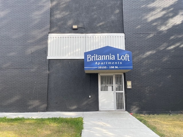10153 158 St NW, Edmonton, AB à vendre - Photo du bâtiment - Image 2 de 6