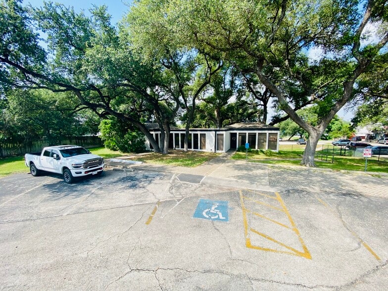 1176 Business 35, New Braunfels, TX for sale - Building Photo - Image 3 of 23