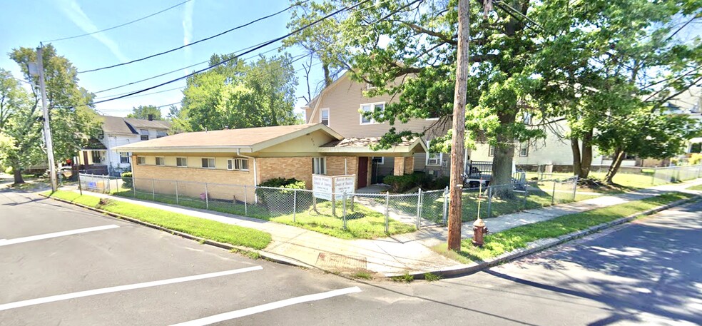 671 Pennington Ave, Trenton, NJ à vendre - Photo principale - Image 1 de 14