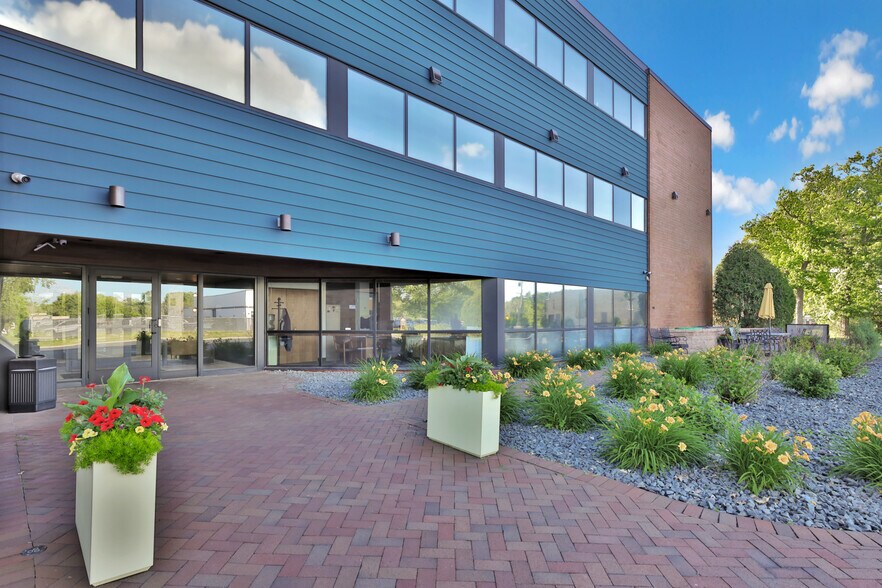 3570 Lexington Ave N, Shoreview, MN à louer - Photo du bâtiment - Image 2 de 13