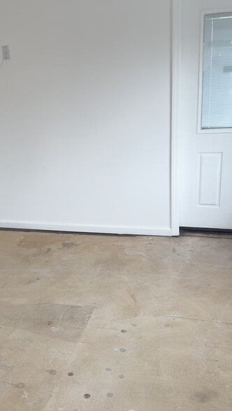 620 Suffolk Ave, Brentwood, NY à louer - Vidéo sur l’inscription commerciale - Image 3 de 28