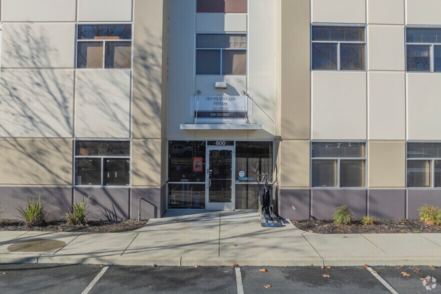 435 Boulder Ct, Pleasanton, CA à vendre - Photo du bâtiment - Image 3 de 10