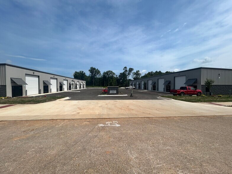 1590 James Stewart Lane, Bowling Green, KY à louer - Photo du bâtiment - Image 1 de 12