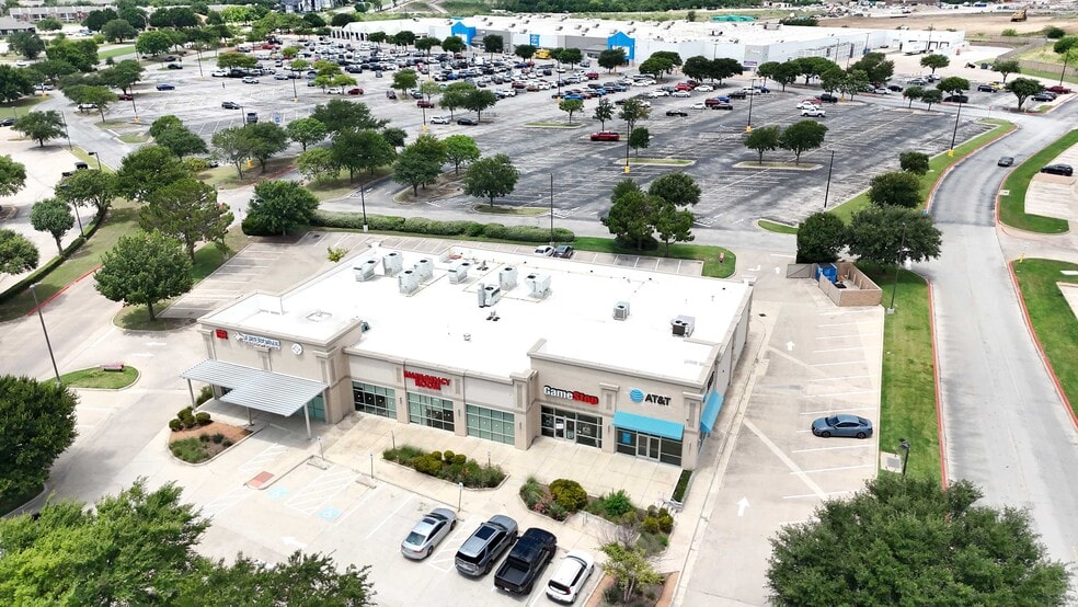 5900 S Hulen St, Fort Worth, TX for lease - Building Photo - Image 3 of 7
