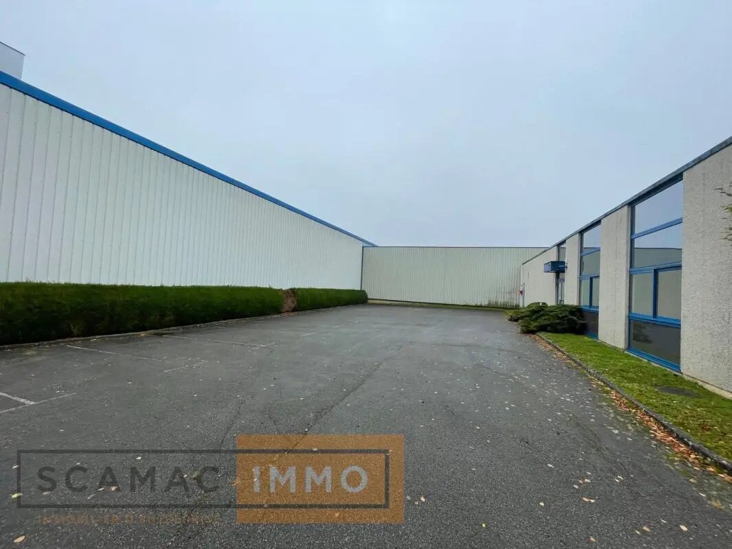 Office in Saint-Pierre-du-Perray for lease Building Photo- Image 1 of 3