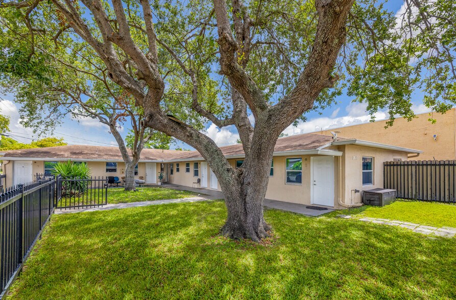 2247 Simms St, Hollywood, FL à vendre - Photo du bâtiment - Image 1 de 22