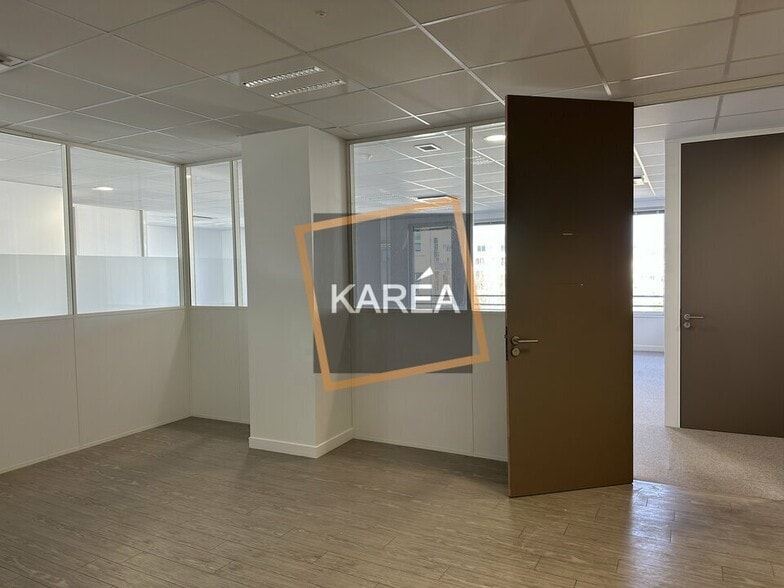 Office in Chessy for lease - Interior Photo - Image 2 of 5