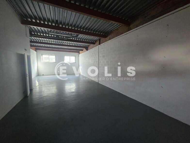 17 Rue Des Cerisiers, Lisses for lease - Interior Photo - Image 3 of 8