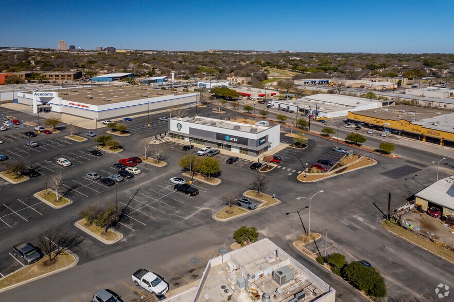 2639 NW Loop 410, San Antonio, TX for lease - Building Photo - Image 3 of 3