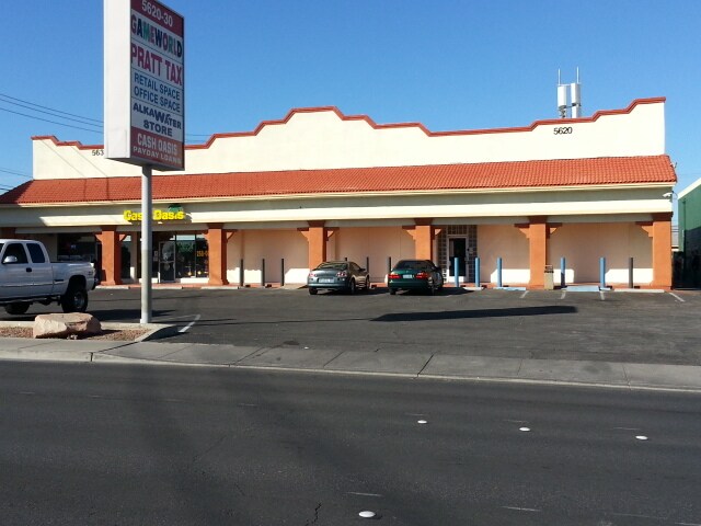 5620-5630 W Charleston Blvd, Las Vegas, NV à louer Photo du bâtiment- Image 1 de 18