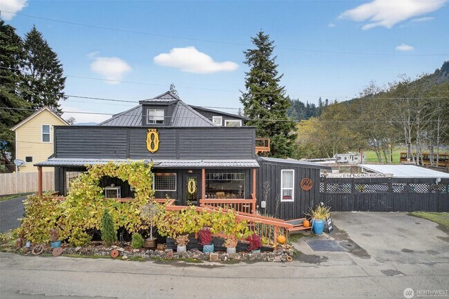More details for 8 Fairgrounds Rd, Skamokawa, WA - Retail for Sale