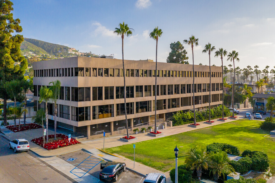 2223 Avenida De La Playa, La Jolla, CA à vendre - Photo du bâtiment - Image 1 de 1