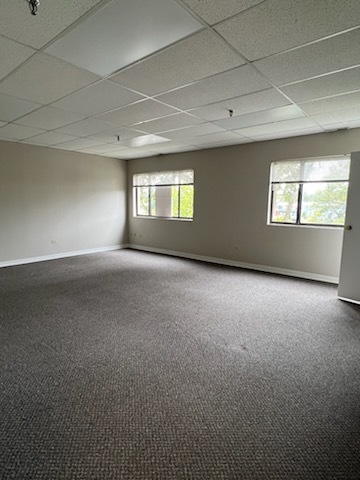 32-34 W Chicago Ave, Naperville, IL for lease - Interior Photo - Image 2 of 5