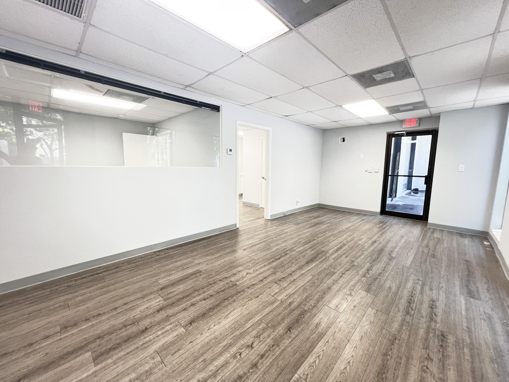 2201 Nw 30th Pl, Pompano Beach, FL for lease Interior Photo- Image 1 of 6